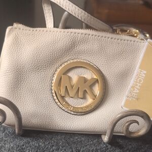 NWT MK Leather Fulton Wristlet